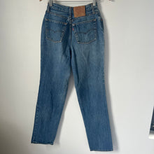 Load image into Gallery viewer, 90’s Levi’s 501 27x31
