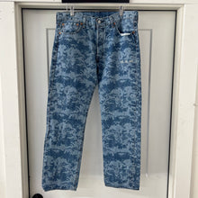 Load image into Gallery viewer, digi camo laser faded jeans 33x28
