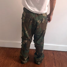 Load image into Gallery viewer, woven faux layer camo pants
